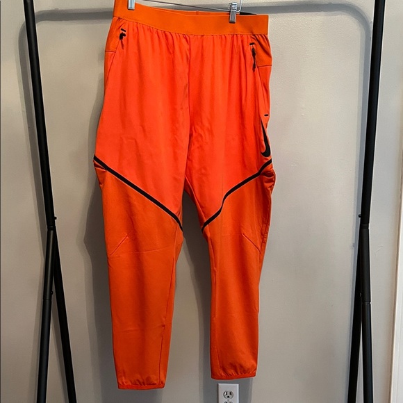 orange joggers nike